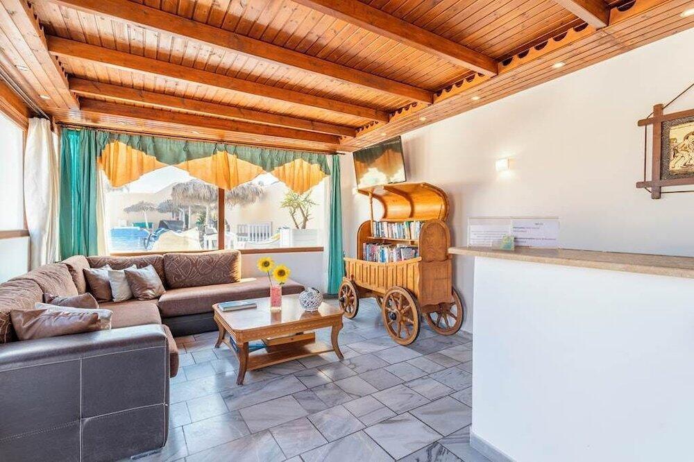 Foto de las zonas nobles de Hotel Perissa Bay