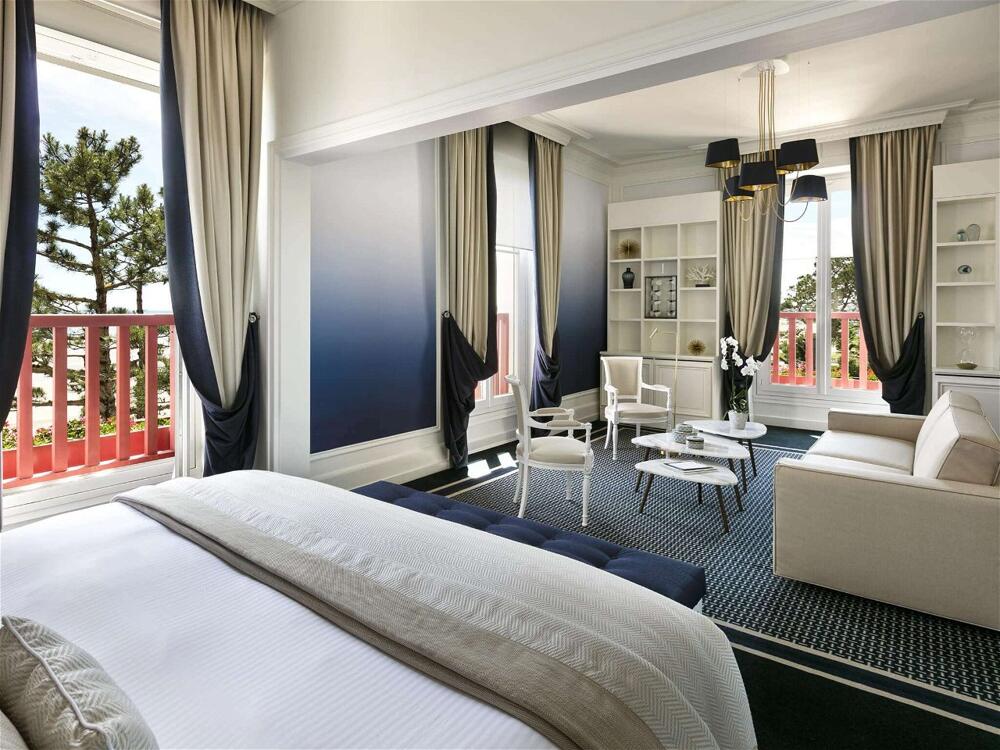 Foto de una habitación de Hôtel Barrière L&amp;#039;Hermitage