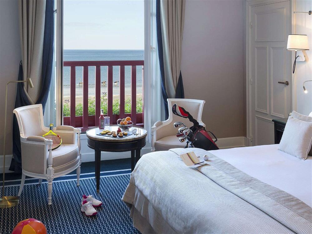Foto de una habitación de Hôtel Barrière L&amp;#039;Hermitage