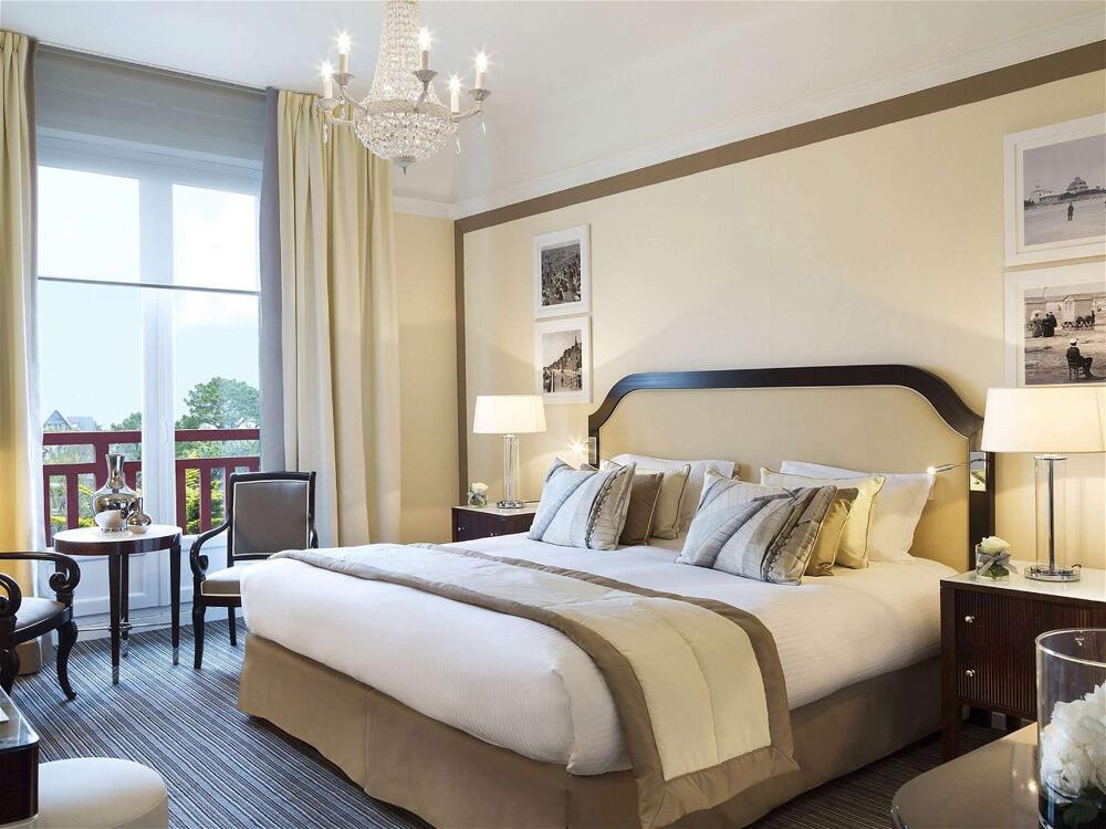 Foto de una habitación de Hôtel Barrière L&amp;#039;Hermitage