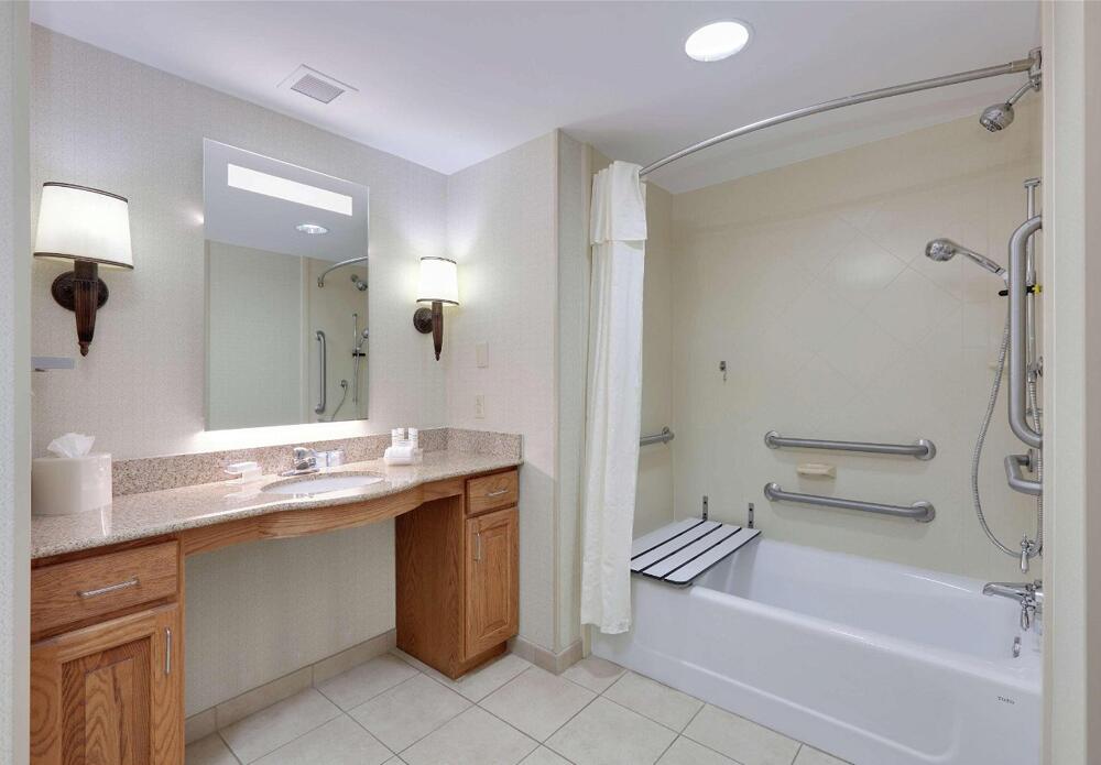 Bathroom – Hotel Homewood Suites by Hilton Hagerstown