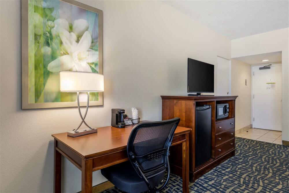 Foto de una habitación de Best Western Cocoa Beach Hotel &amp;amp; Suites