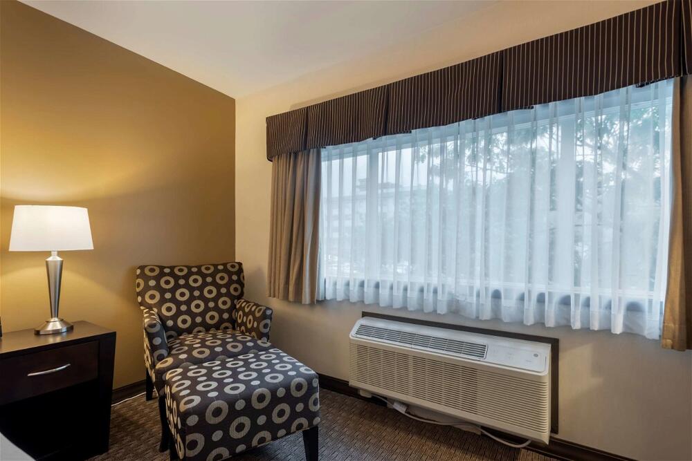 Foto de una habitación de Hotel Best Western Plus Baker Street Inn &amp;amp; Convention Centre