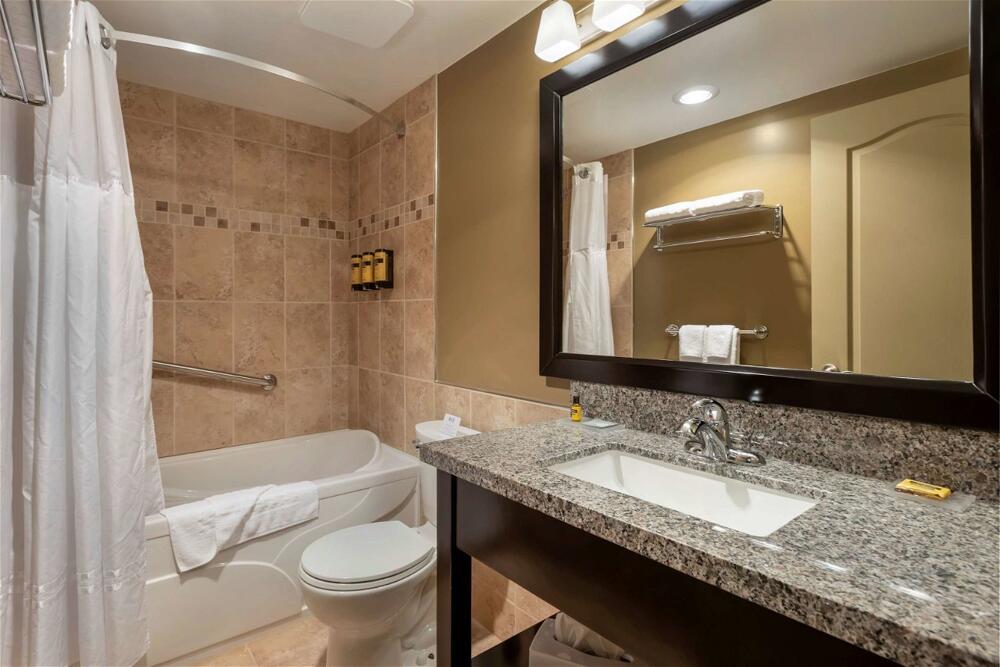 Foto del baño de Hotel Best Western Plus Baker Street Inn &amp;amp; Convention Centre