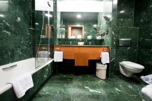 Foto del baño de Gran Hotel Lakua