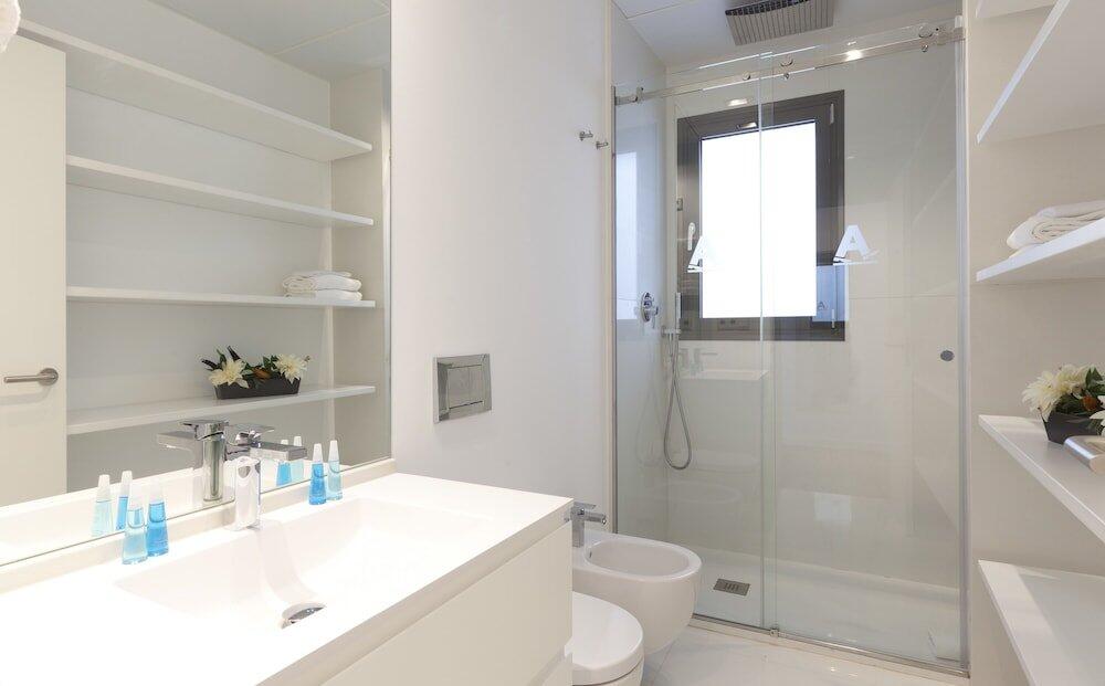 Foto del baño de Apartamentos Mon Suites San Martín