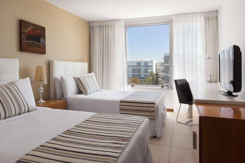 Foto de una habitación de Real Colonia Hotel &amp;amp; Suites