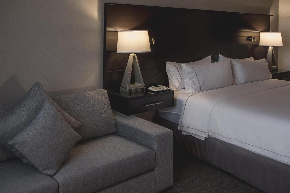 Foto de una habitación de Holiday Inn Express &amp;amp; Suites Silao Aeropuerto Terminal, an IHG Hotel