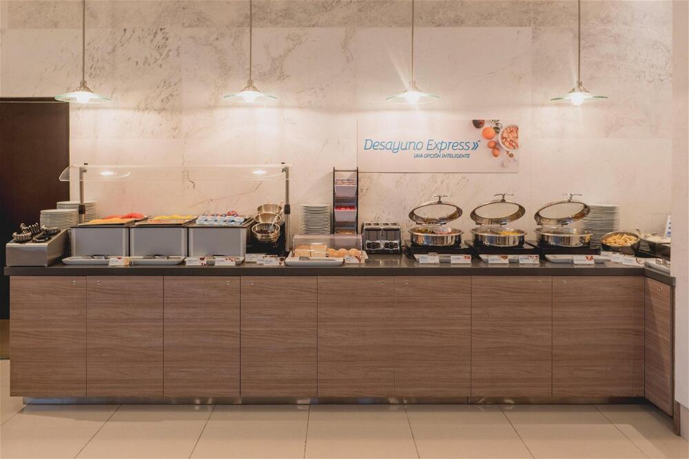 Foto de restauración de Holiday Inn Express &amp;amp; Suites Silao Aeropuerto Terminal, an IHG Hotel
