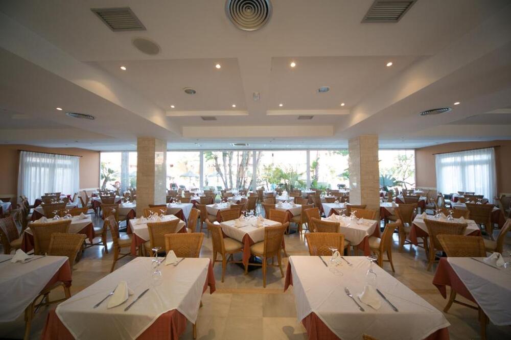 Foto de restauración de Aparthotel Arena Center