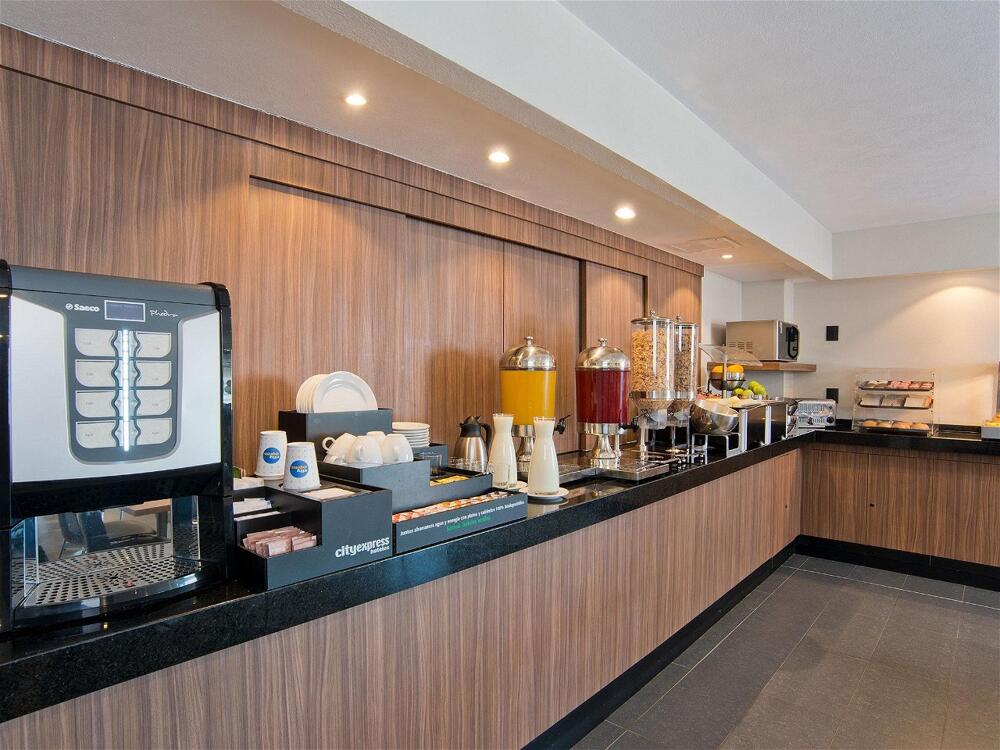 Foto de restauración de Hotel City Express Santiago Aeropuerto