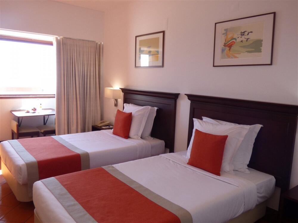 Foto de una habitación de Hotel do Mar