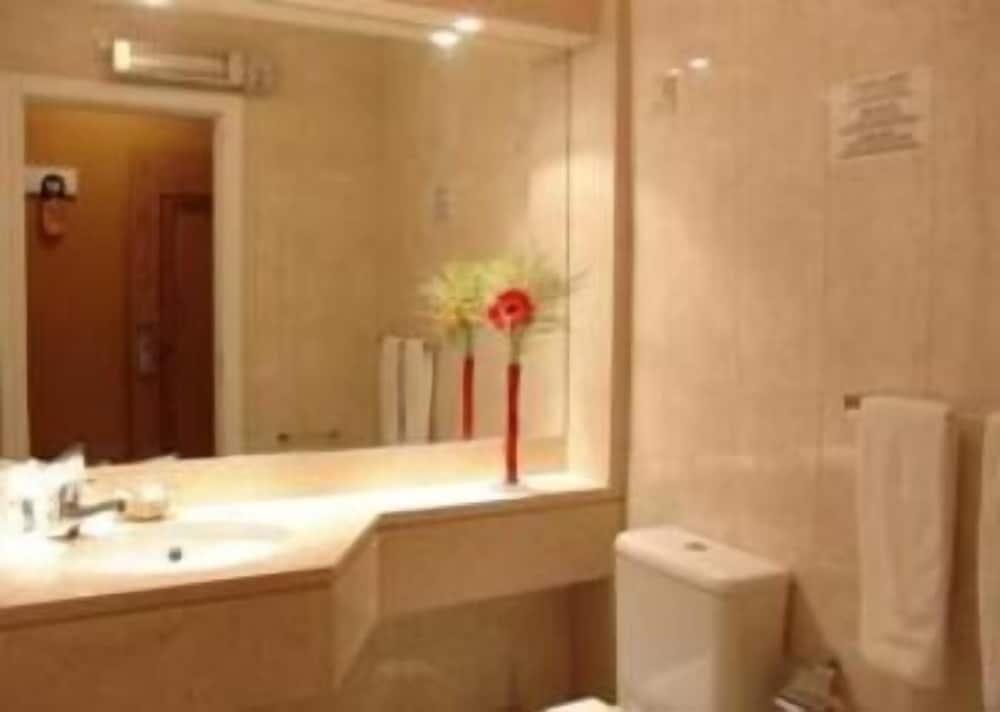 Foto del baño de Hotel Atismar