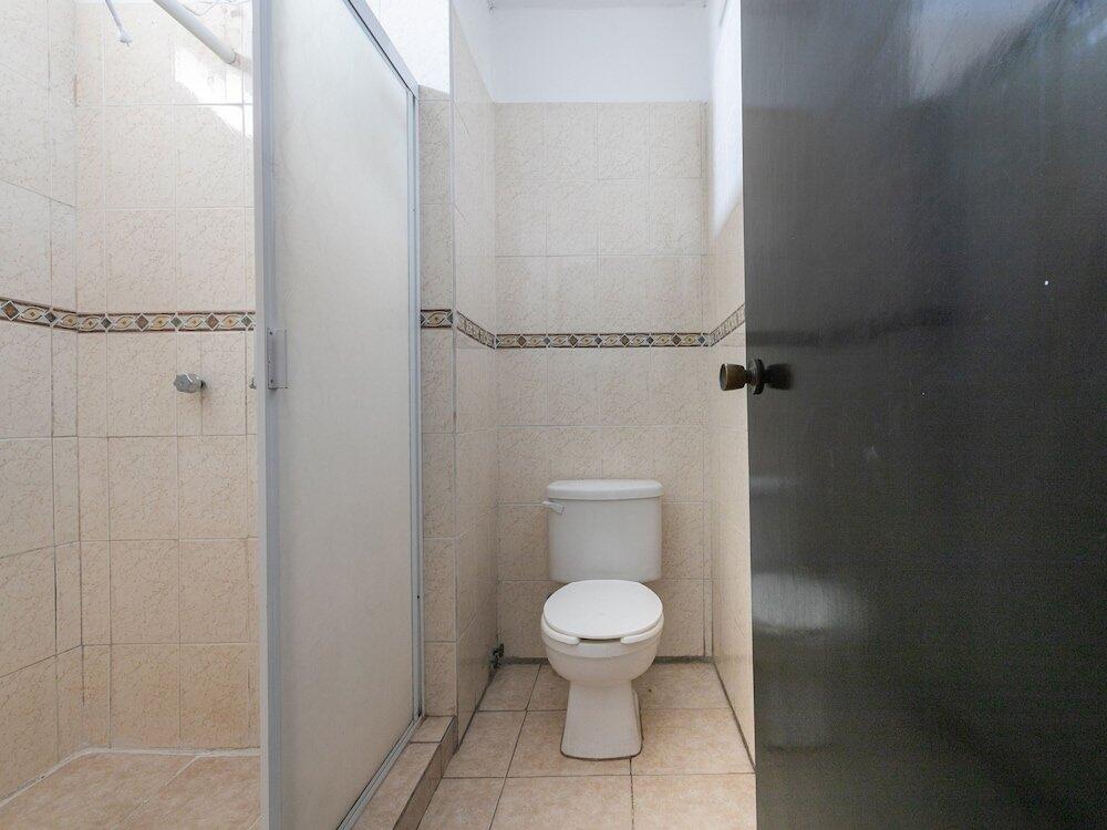Foto del baño de Hotel Capital O Zona Dorada Inn, Mazatlán