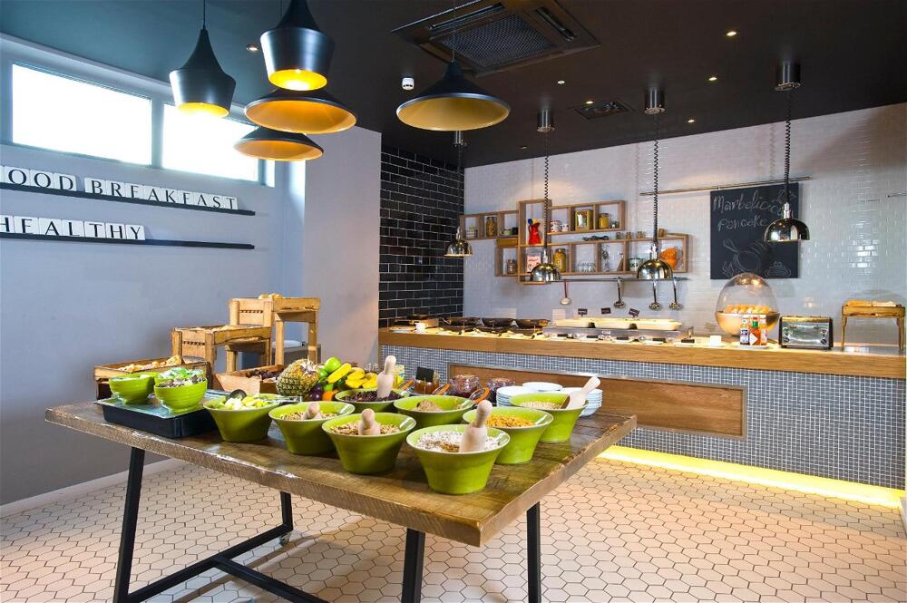 Foto de restauración de Holiday Inn London West, an IHG Hotel