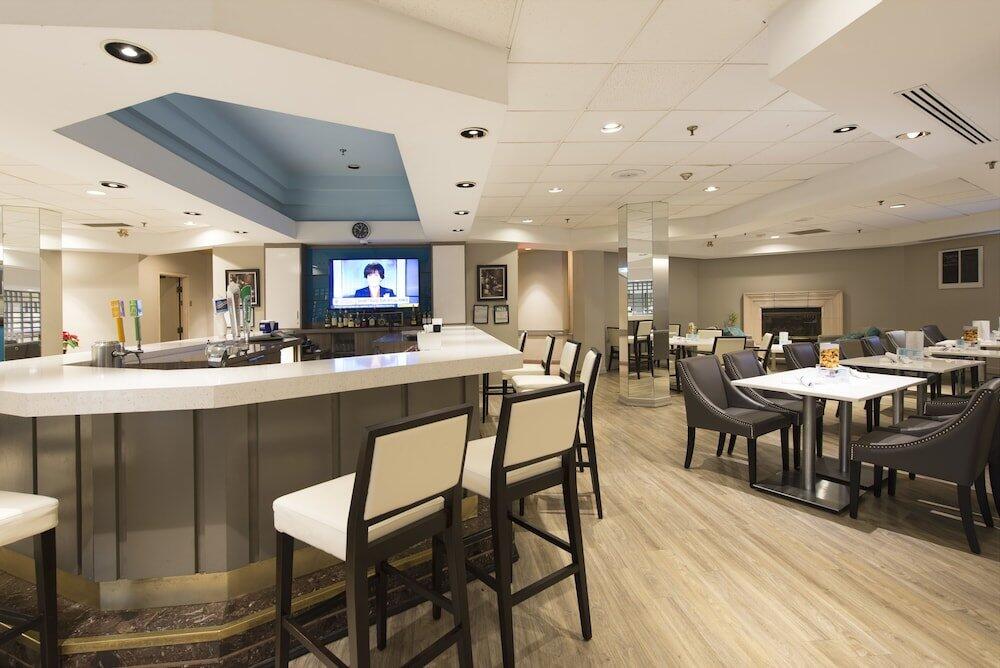 Foto de restauración de Toronto Don Valley Hotel and Suites