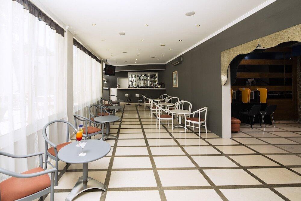 Foto de restauración de Aparthotel Luna Olympus