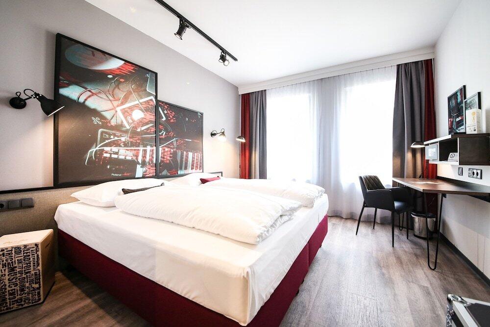 Foto de una habitación de arte Hotel Wien Stadthalle