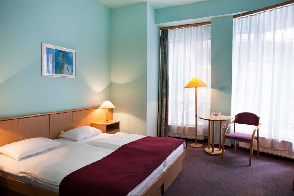 Foto de una habitación de City Hotel Pilvax