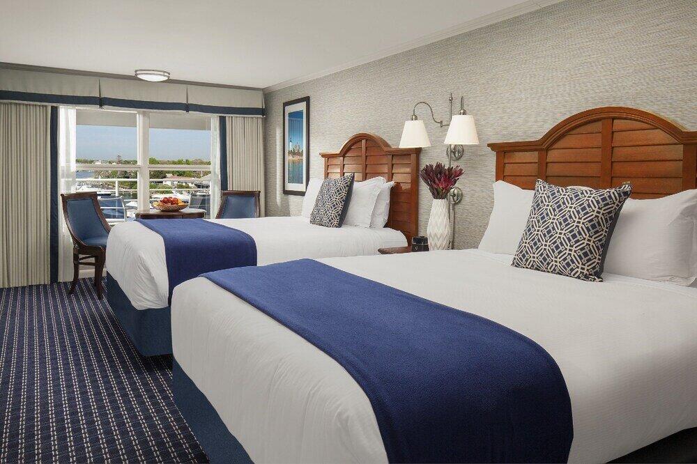 Foto de una habitación de Hyannis Harbor Hotel