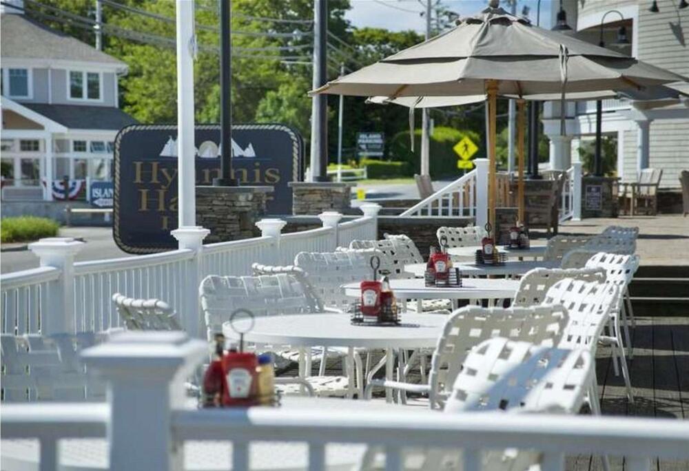Foto de restauración de Hyannis Harbor Hotel