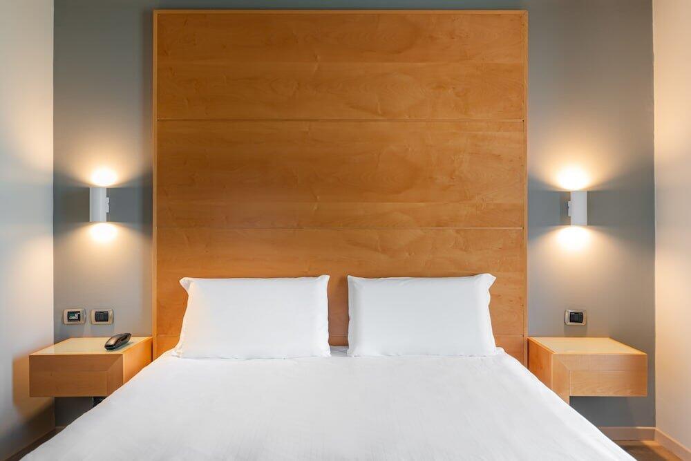 Foto de una habitación de B&amp;amp;B Hotel Pisa