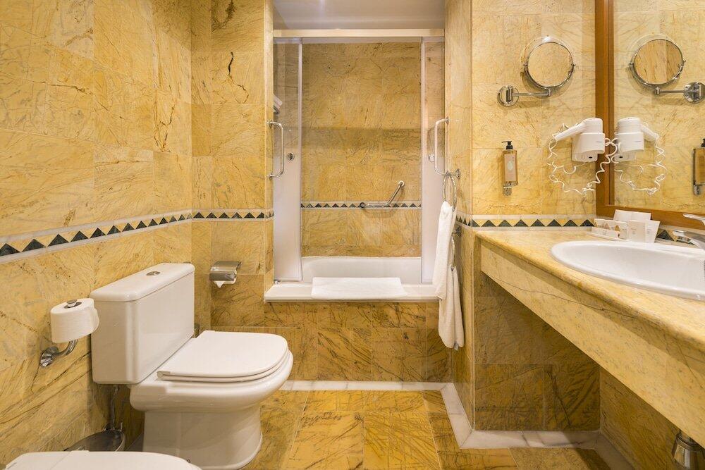 Foto del baño de Hotel La Cala Resort