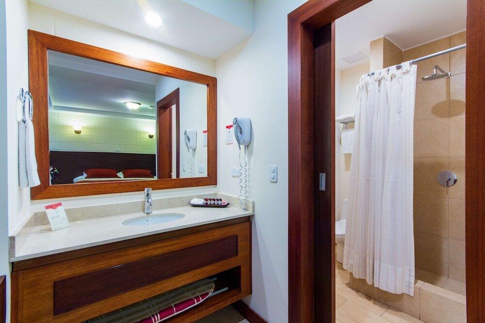 Foto del baño de Hotel Rincon de Puembo, BW Signature Collection