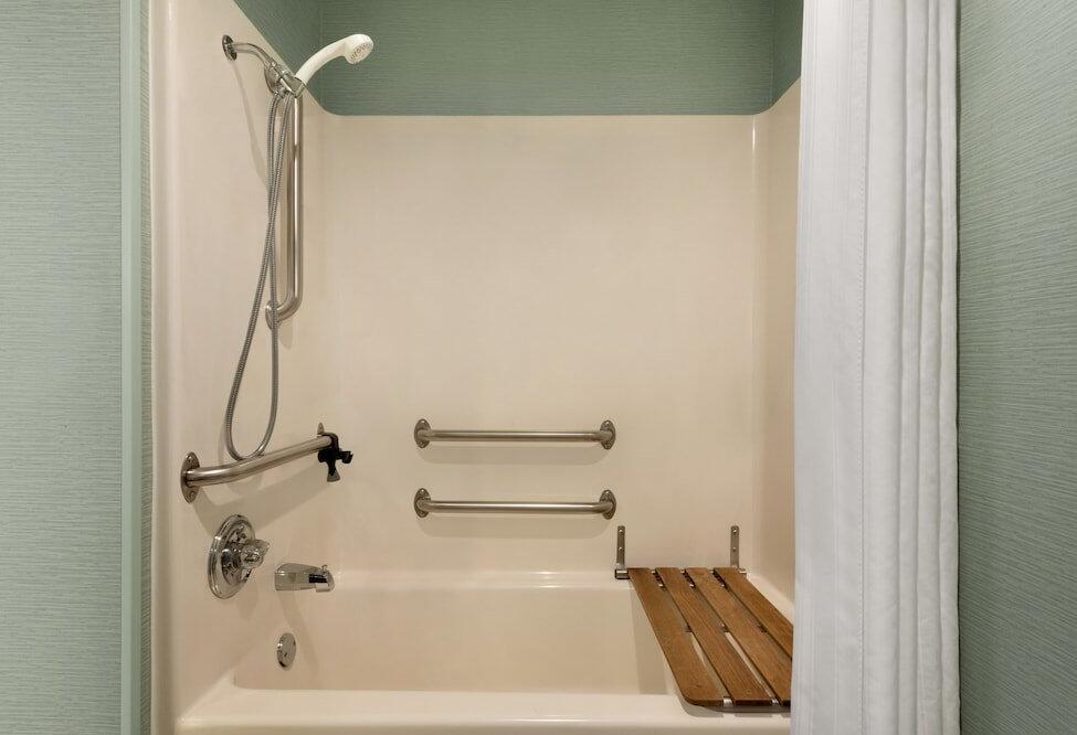 Bathroom – Hotel Homewood Suites by Hilton Grand Rapids