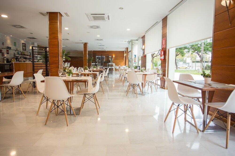 Foto de restauración de Hotel Checkin Alaquas