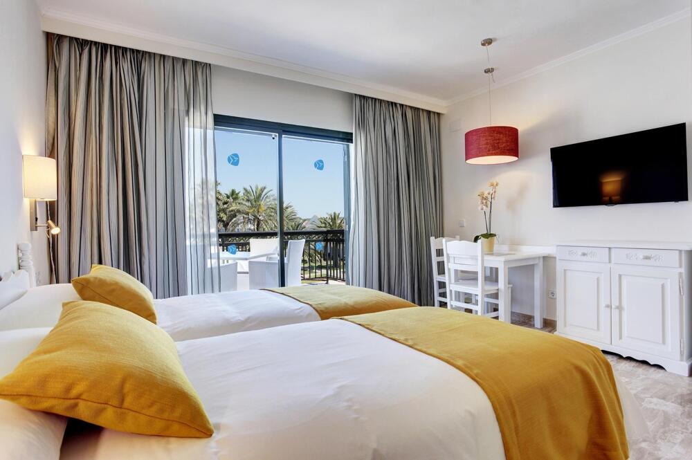 Foto de una habitación de Aparthotel Grupotel Mar de Menorca