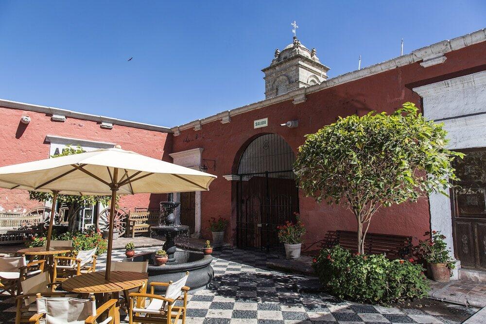 Foto del exterior de San Agustin Posada del Monasterio