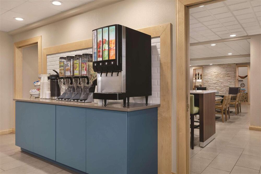 Dining – Hotel Country Inn &amp;amp; Suites by Radisson, Fairborn South, OH