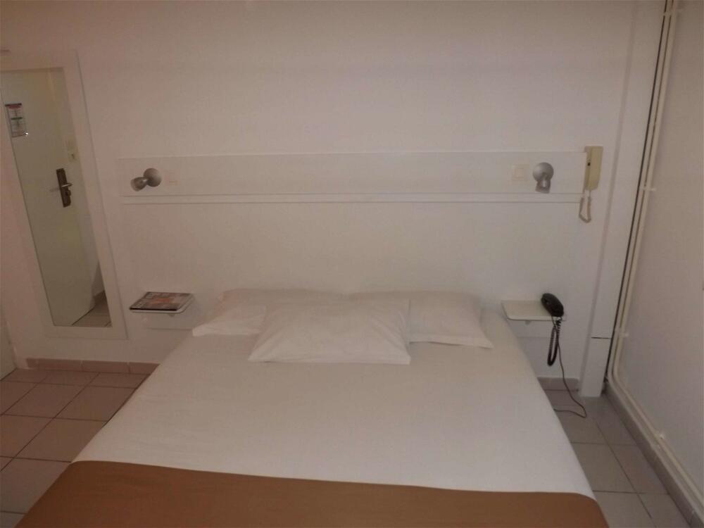 Foto de una habitación de Kyriad Saintes