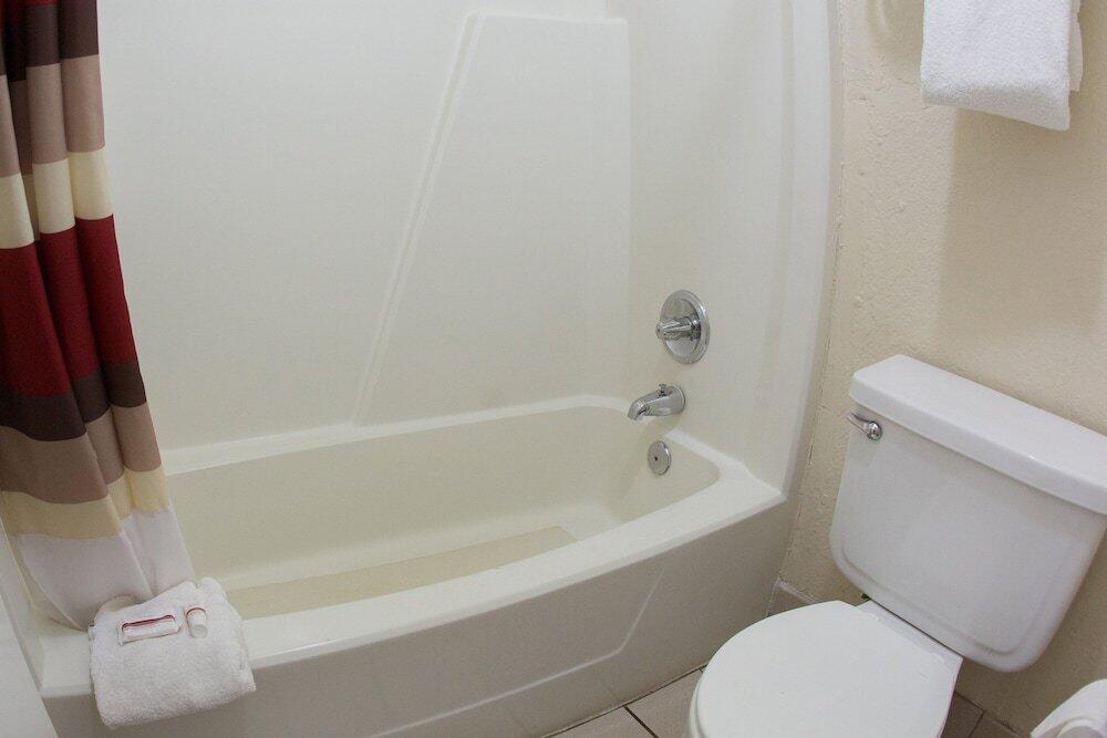 Foto del baño de Hotel Red Roof Inn Seattle Airport - SEATAC