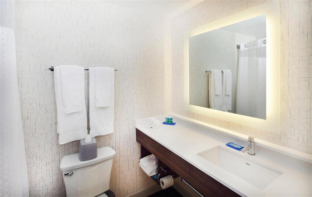 Foto del baño de Holiday Inn Express Hotel &amp;amp; Suites Fisherman&amp;#039;s Wharf, an IHG Hotel