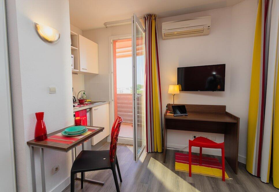 Foto de una habitación de Aparthotel Mer &amp;amp; Golf City Perpignan Centre