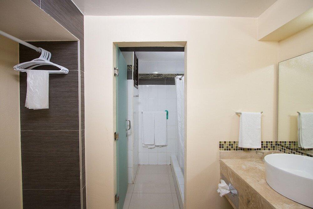 Foto de una habitación de Hotel Don Pelayo Pacific Beach