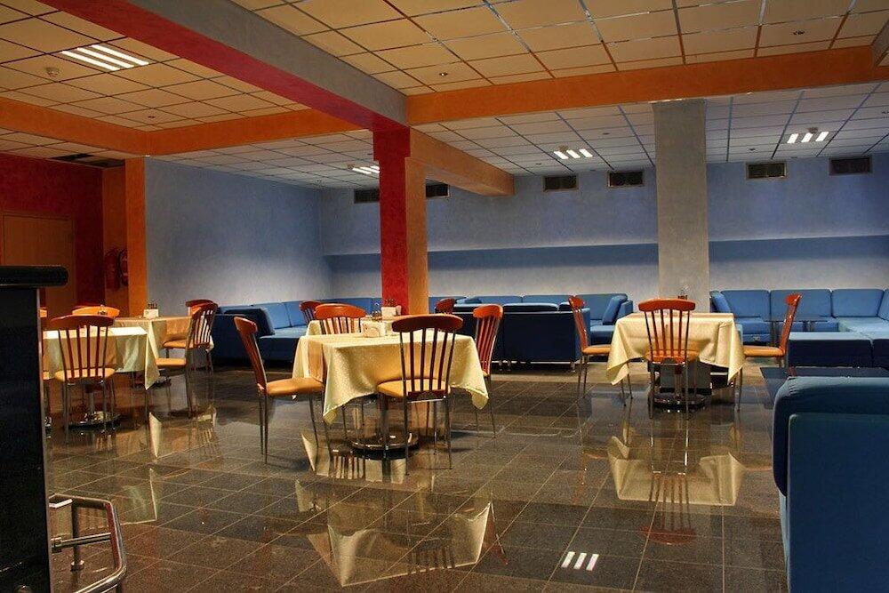 Foto de restauración de Hotel Brod - Free Parking