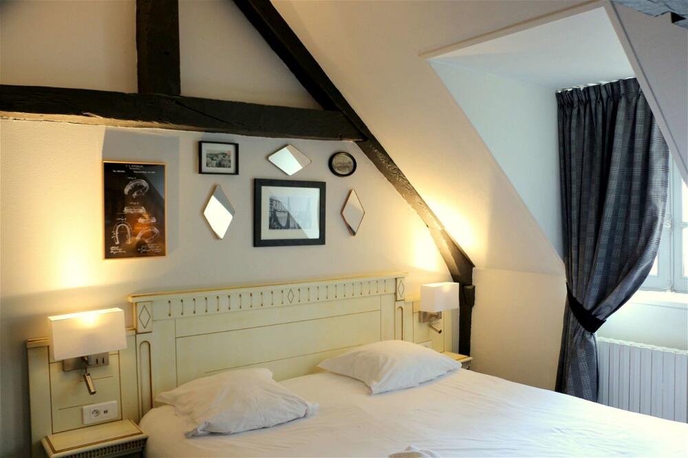 Foto de una habitación de Hotel Best Western Le Cheval Blanc -Centre- Vieux Port