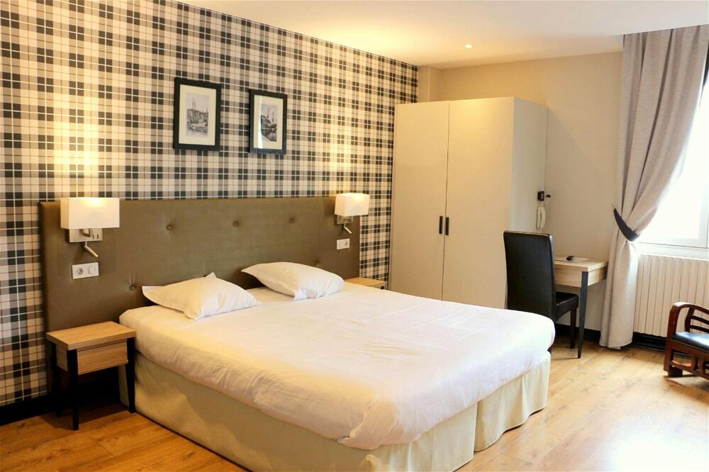 Foto de una habitación de Hotel Best Western Le Cheval Blanc -Centre- Vieux Port