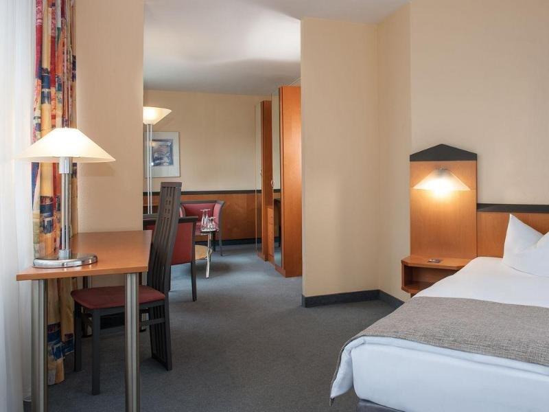 Foto de una habitación de Victor&amp;#039;s Residenz-Hotel Berlin Tegel
