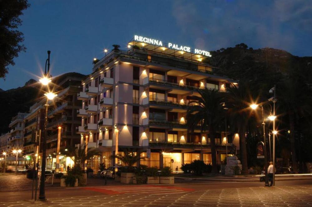 Foto del exterior de Reginna Palace Hotel
