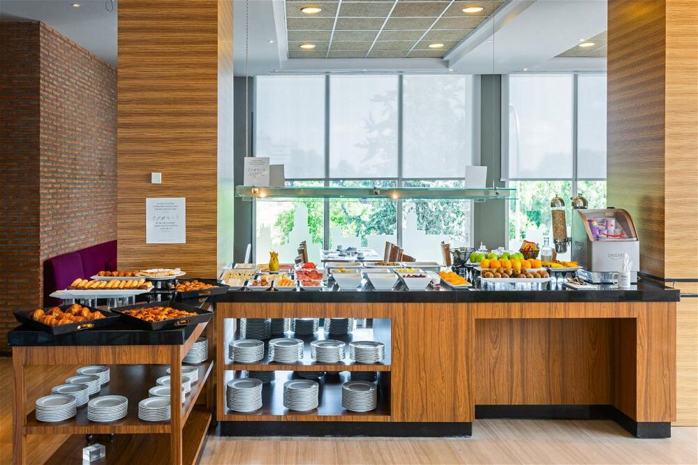 Foto de restauración de Hotel Madrid Chamartín Affiliated by Meliá