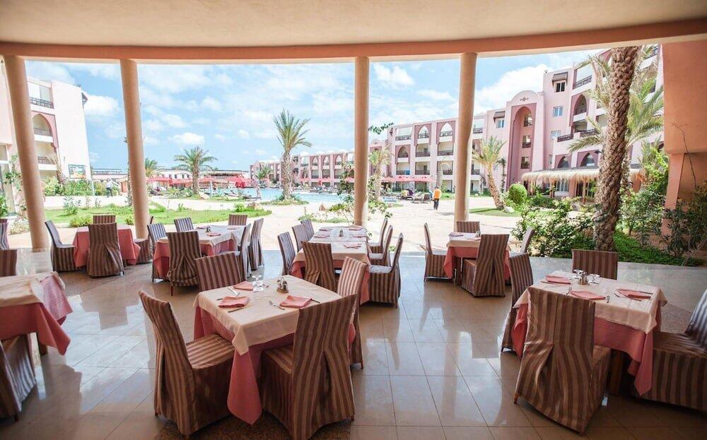 Foto de restauración de Hotel &amp;amp; Club Lella Meriam
