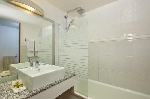 Foto del baño de Kyriad Prestige Beaune le Panorama