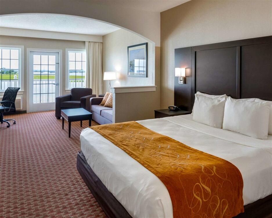 Foto de una habitación de Hotel Comfort Suites Chincoteague Island Bayfront Resort