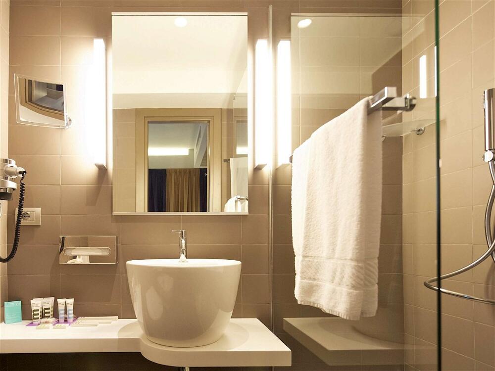 Foto del baño de Hotel Mercure Roma Centro Colosseo