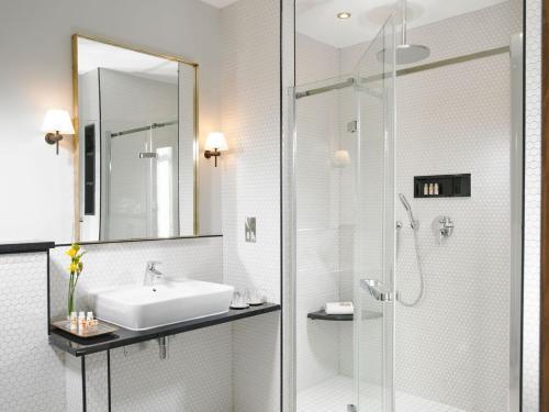 Foto del baño de Newpark Hotel