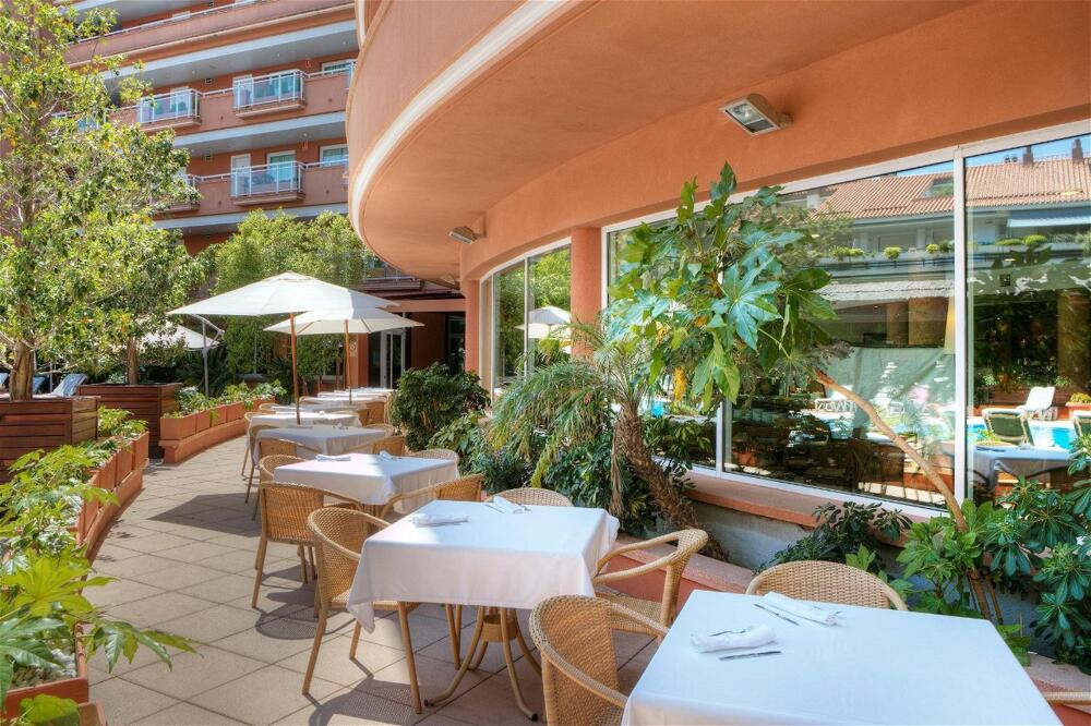 Foto de restauración de Hotel Sunway Playa Golf &amp;amp; Spa Sitges